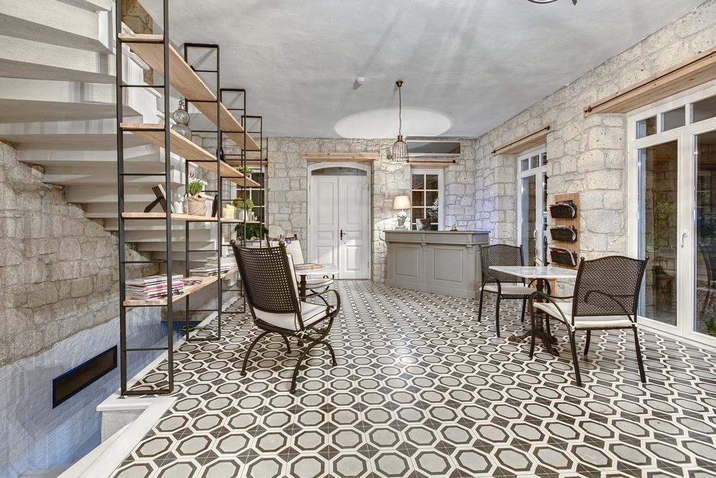 Casa Bella +12